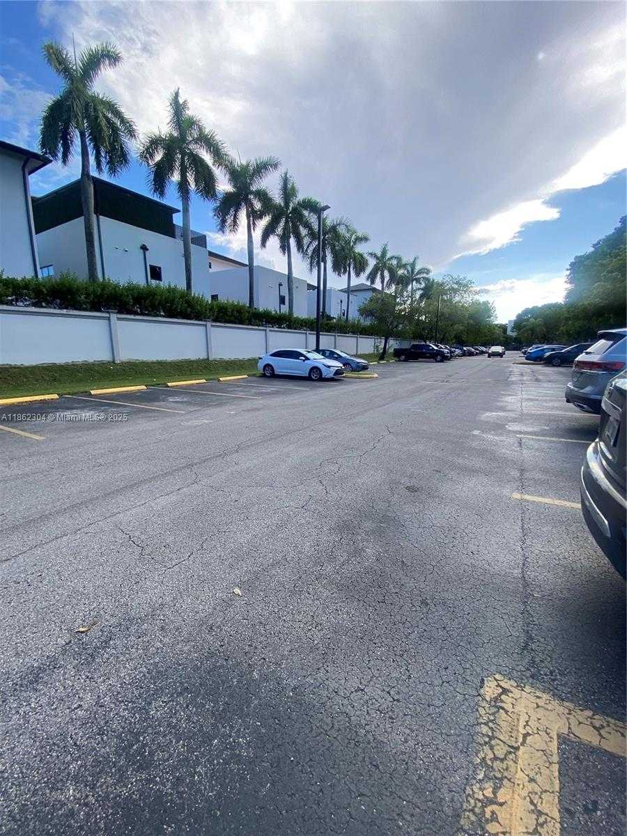 Small Image of 8100 GENEVA CT #337, Doral Number 20