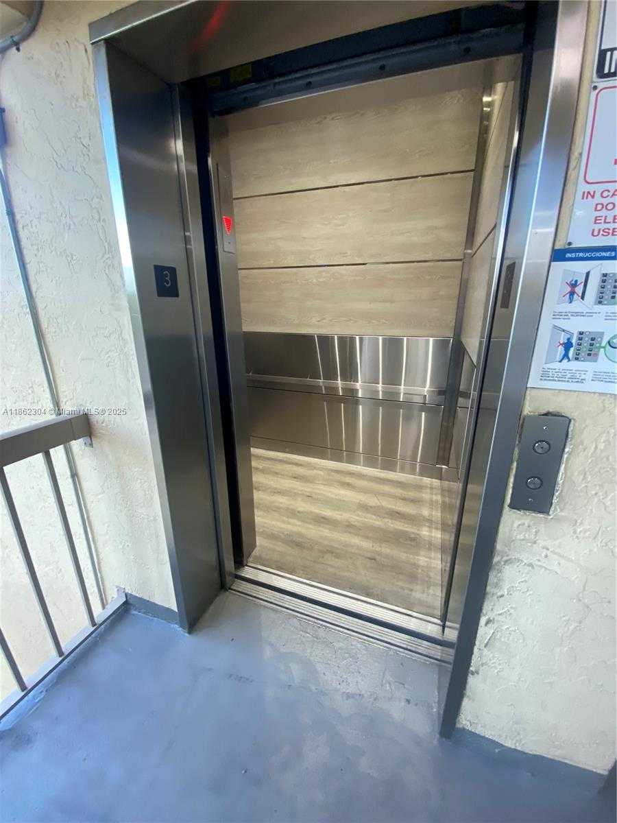 Small Image of 8100 GENEVA CT #337, Doral Number 3