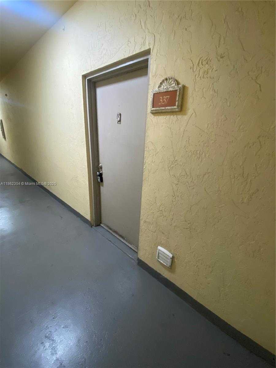 Small Image of 8100 GENEVA CT #337, Doral Number 4