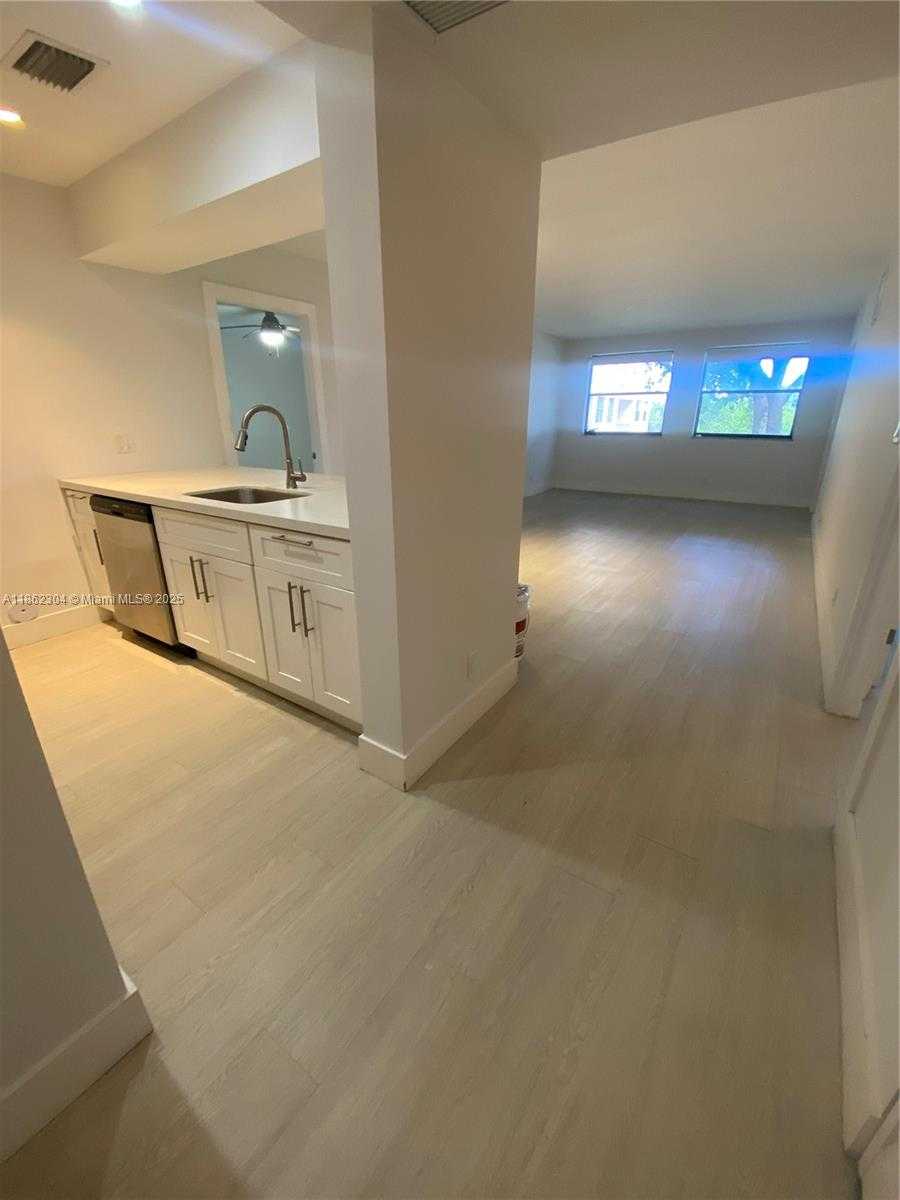 Small Image of 8100 GENEVA CT #337, Doral Number 5