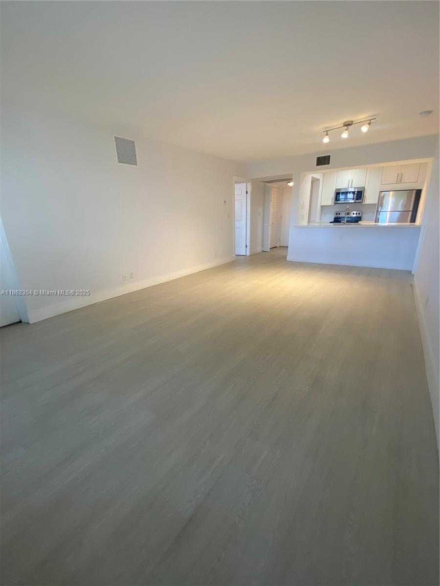 Small Image of 8100 GENEVA CT #337, Doral Number 9