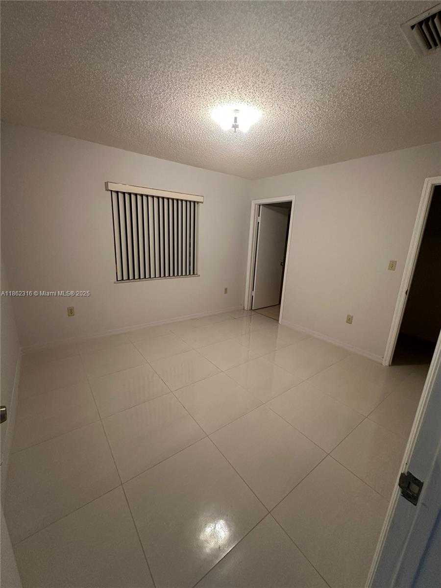 Small Image of 2904 NORTH WEST 94TH ST #1, Miami Number 5