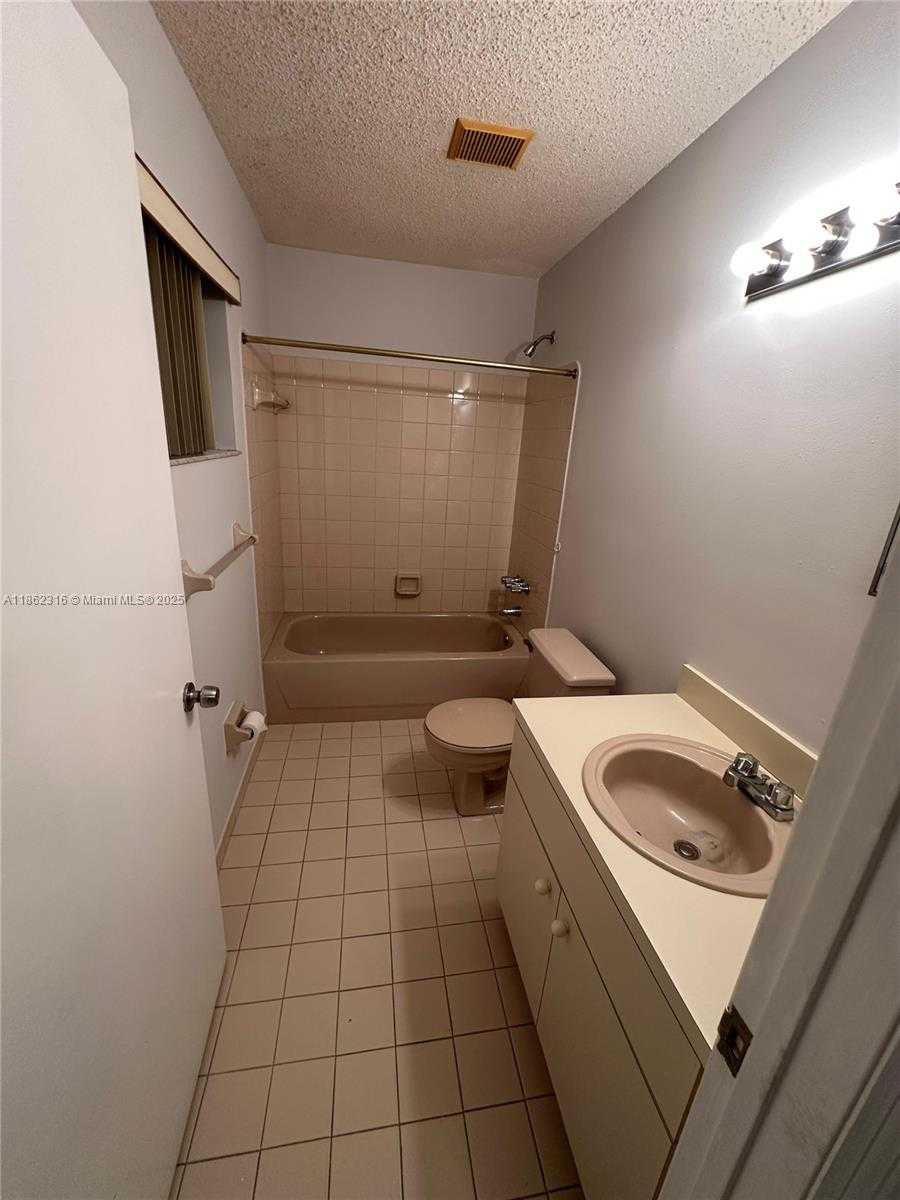 Small Image of 2904 NORTH WEST 94TH ST #1, Miami Number 6