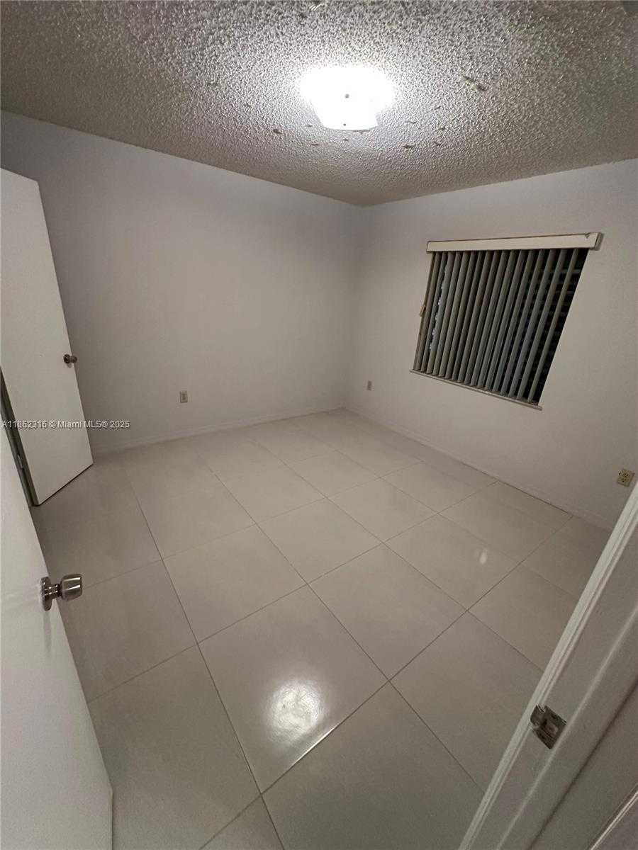 Small Image of 2904 NORTH WEST 94TH ST #1, Miami Number 7
