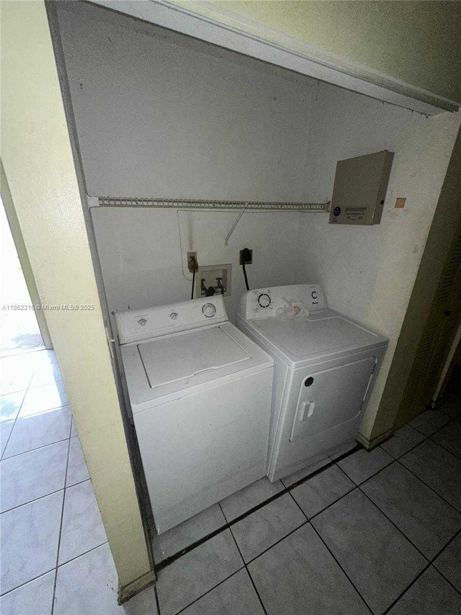 Small Image of 2904 NORTH WEST 94TH ST #1, Miami Number 9
