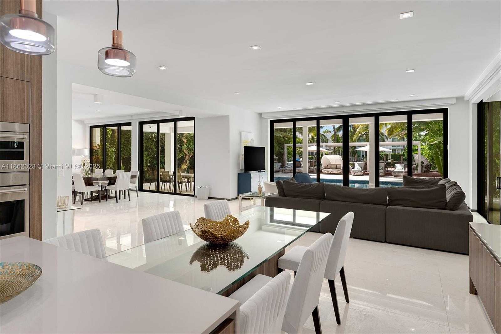 Small Image of 3734 CHASE AVE, Miami Beach Number 13