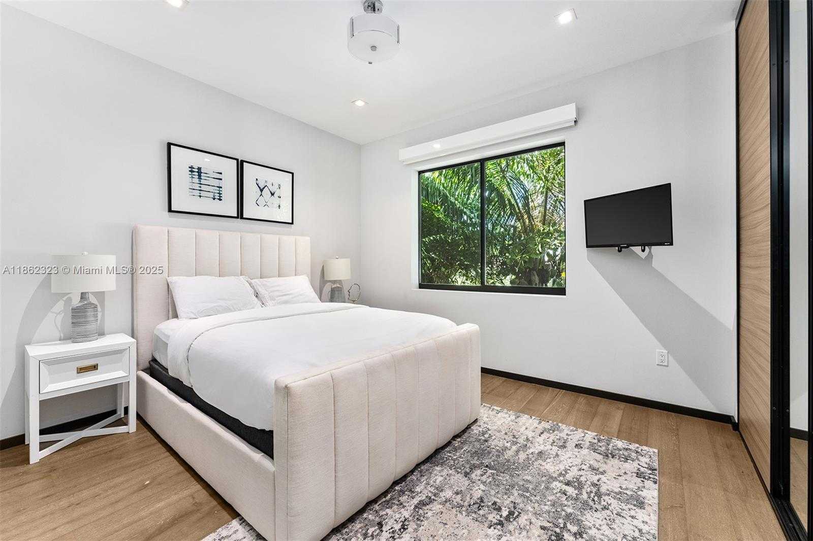 Small Image of 3734 CHASE AVE, Miami Beach Number 23