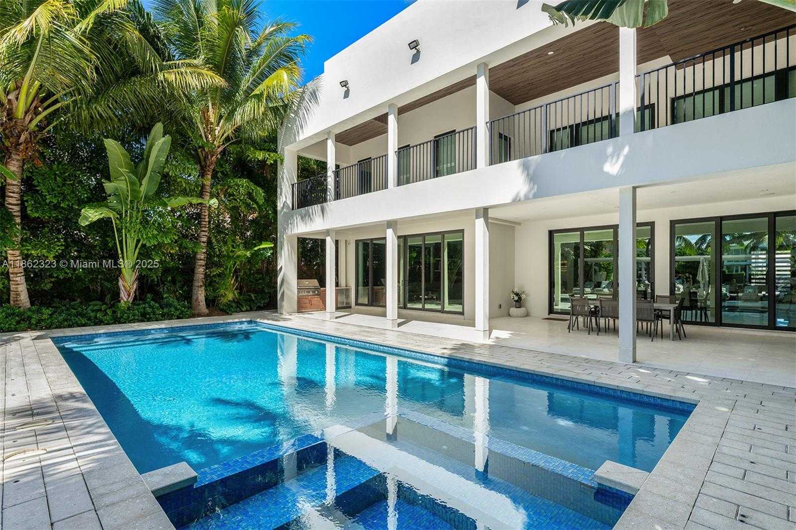 Small Image of 3734 CHASE AVE, Miami Beach Number 4