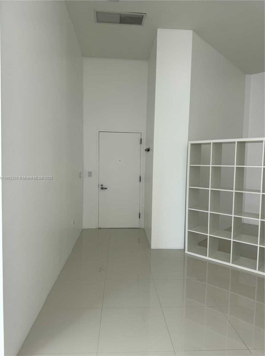 Small Image of 1900 NORTH BAYSHORE DR #810, Miami Number 12