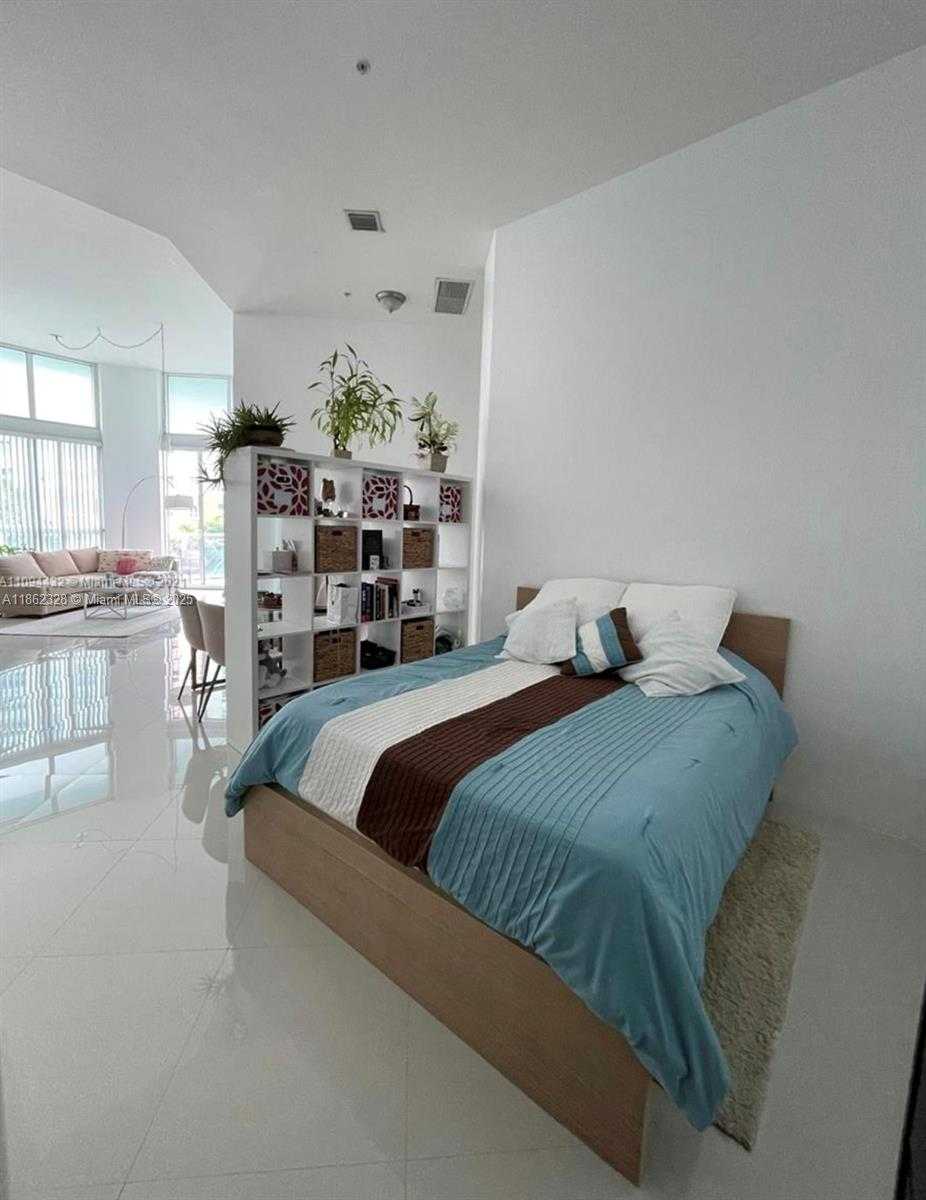 Small Image of 1900 NORTH BAYSHORE DR #810, Miami Number 5