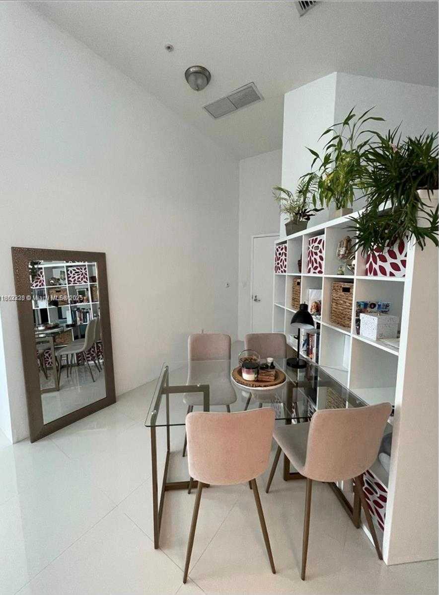 Small Image of 1900 NORTH BAYSHORE DR #810, Miami Number 6