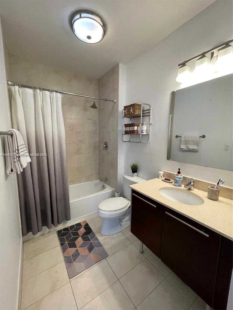Small Image of 1900 NORTH BAYSHORE DR #810, Miami Number 7