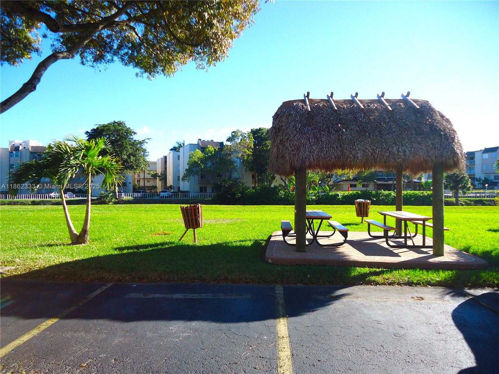 Small Image of 7730 CAMINO REAL #F-114, Miami Number 4