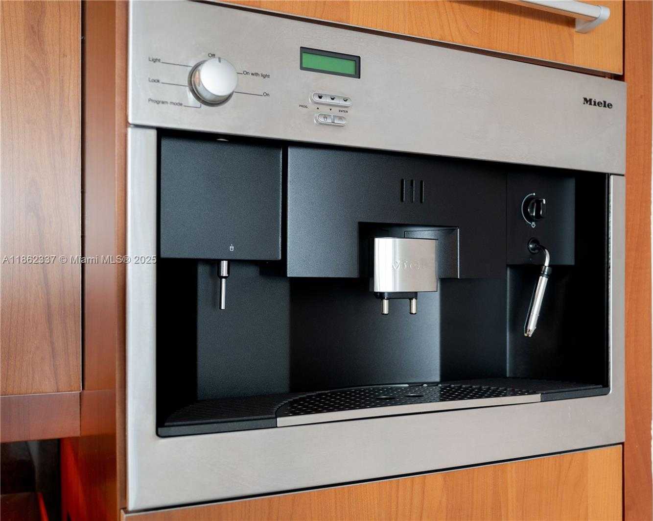 Small Image of 1331 BRICKELL BAY DR #1801, Miami Number 47
