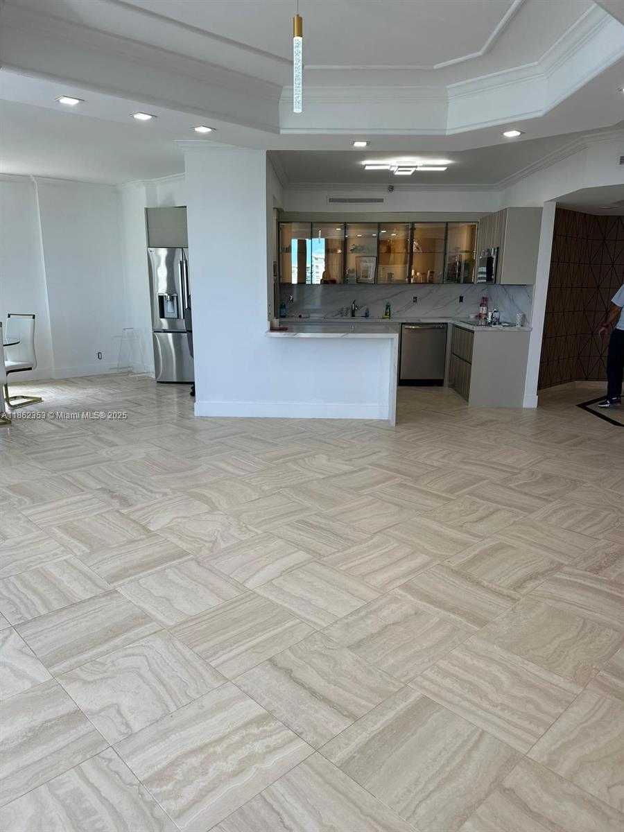 Small Image of 19500 TURNBERRY WAY #12E, Aventura Number 20