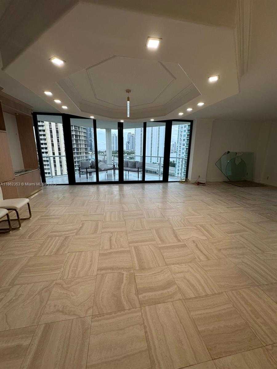 Small Image of 19500 TURNBERRY WAY #12E, Aventura Number 21