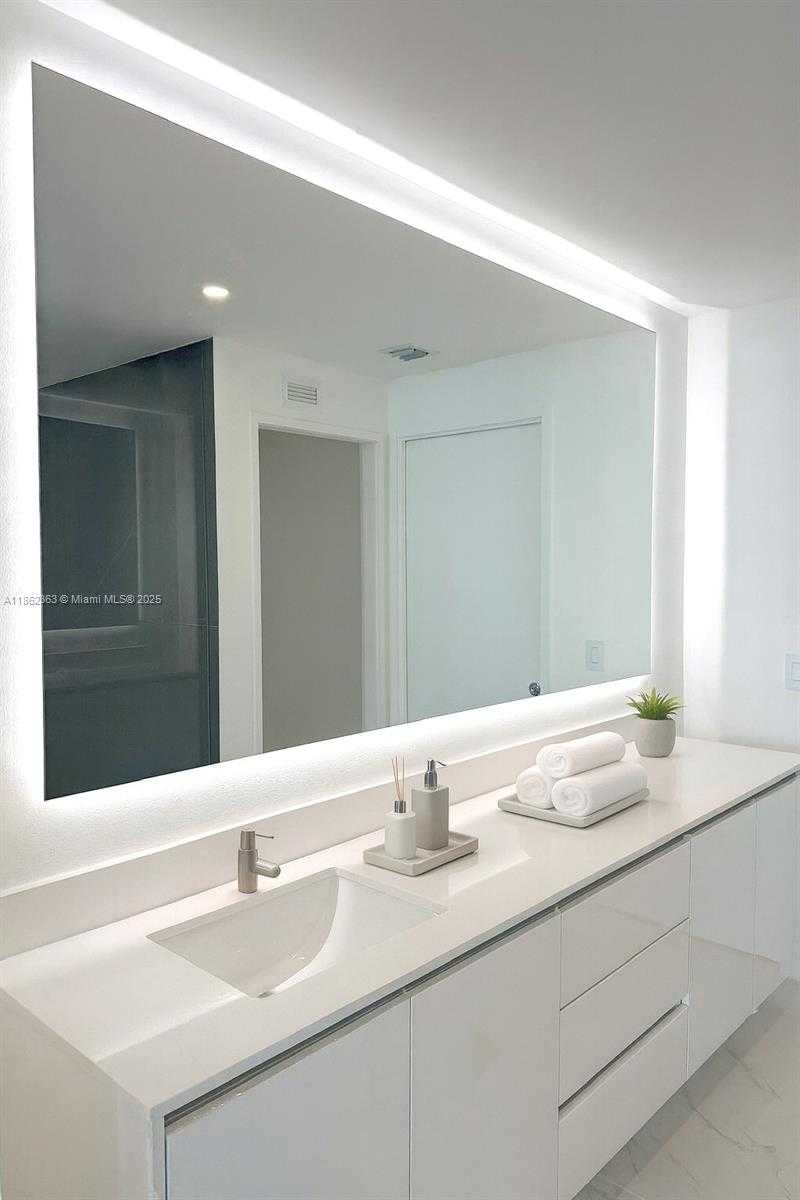 Small Image of 700 NORTH EAST 24 ST #3701, Miami Number 17