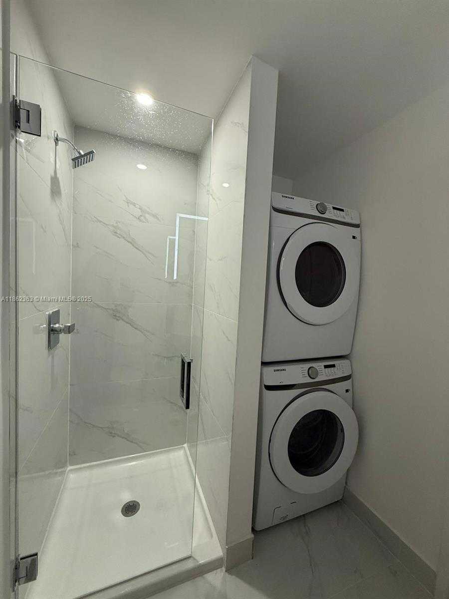 Small Image of 700 NORTH EAST 24 ST #3701, Miami Number 18