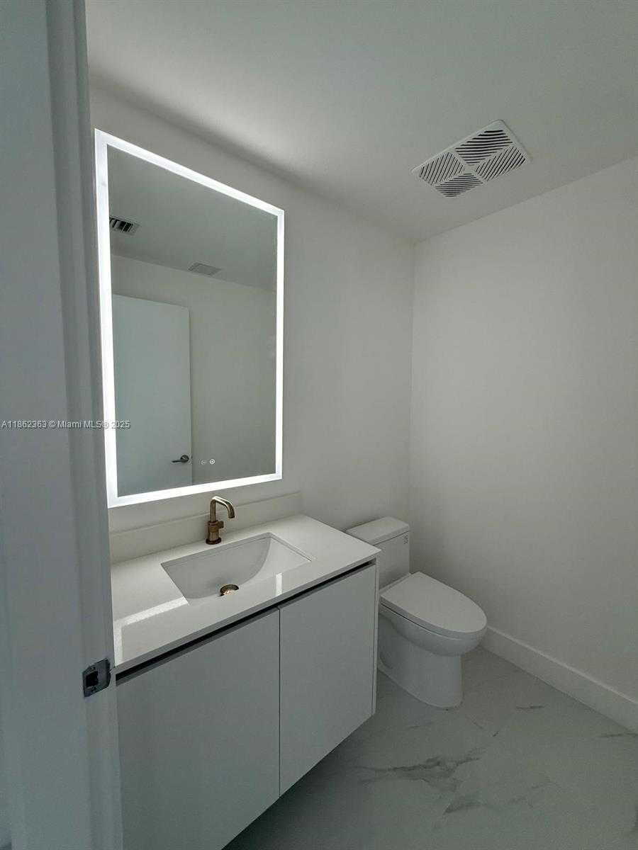 Small Image of 700 NORTH EAST 24 ST #3701, Miami Number 26