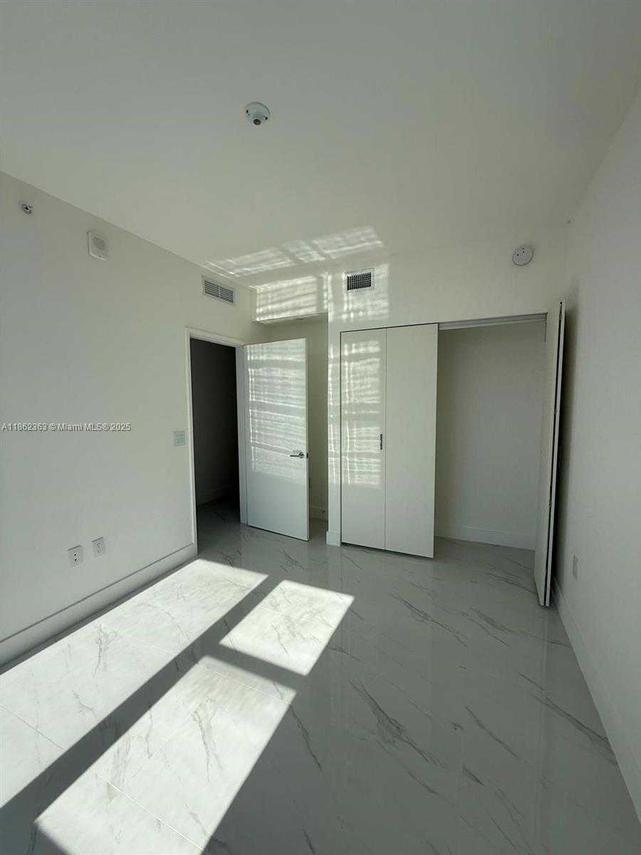 Small Image of 700 NORTH EAST 24 ST #3701, Miami Number 29