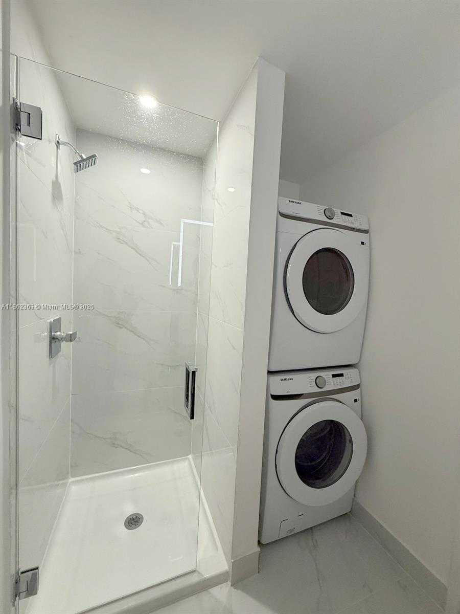 Small Image of 700 NORTH EAST 24 ST #3701, Miami Number 33
