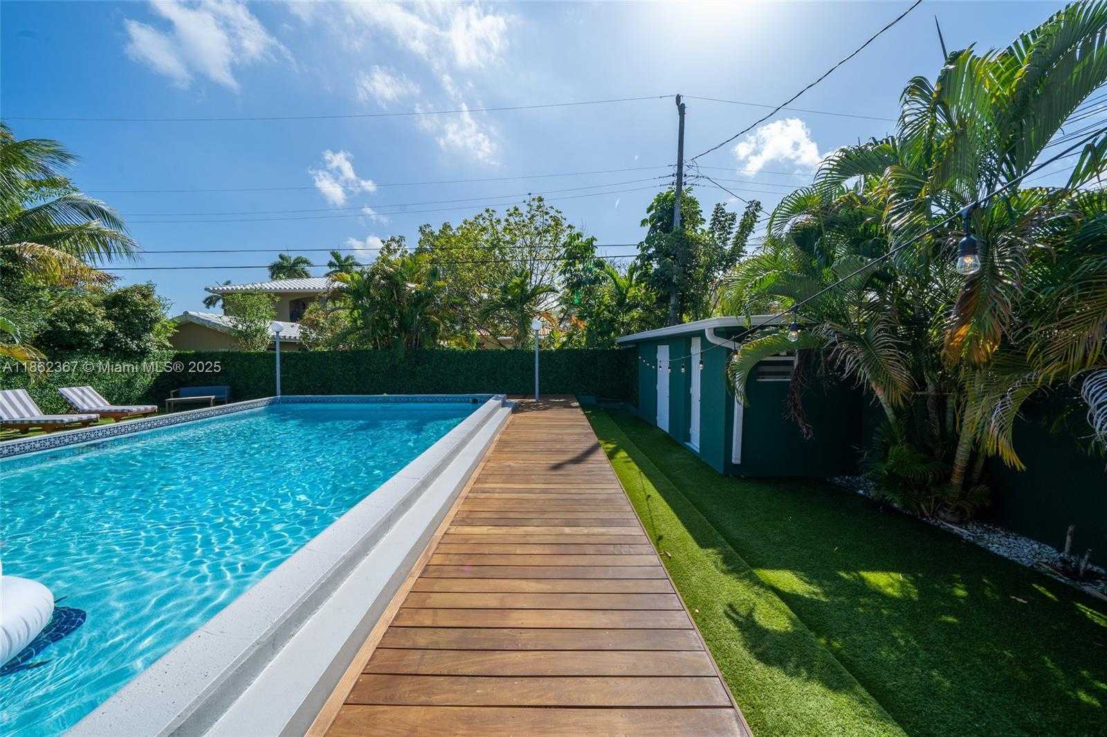 Small Image of 620 SOUTH WEST 22ND RD, Miami Number 25