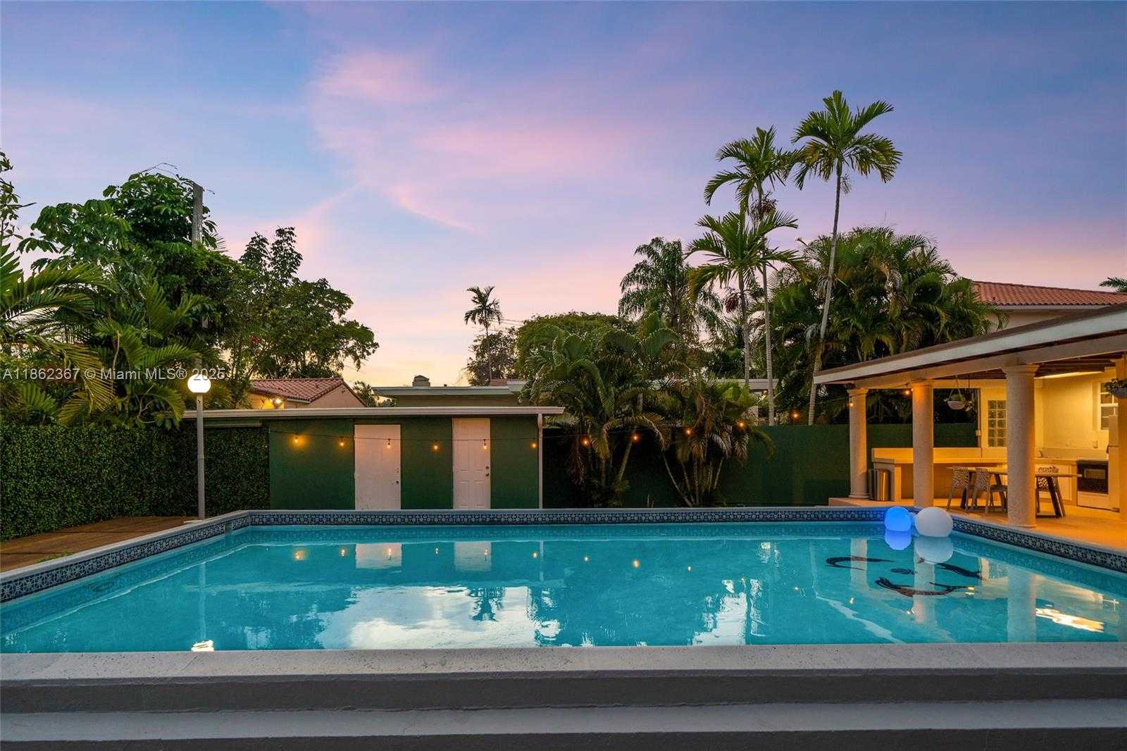 Small Image of 620 SOUTH WEST 22ND RD, Miami Number 27