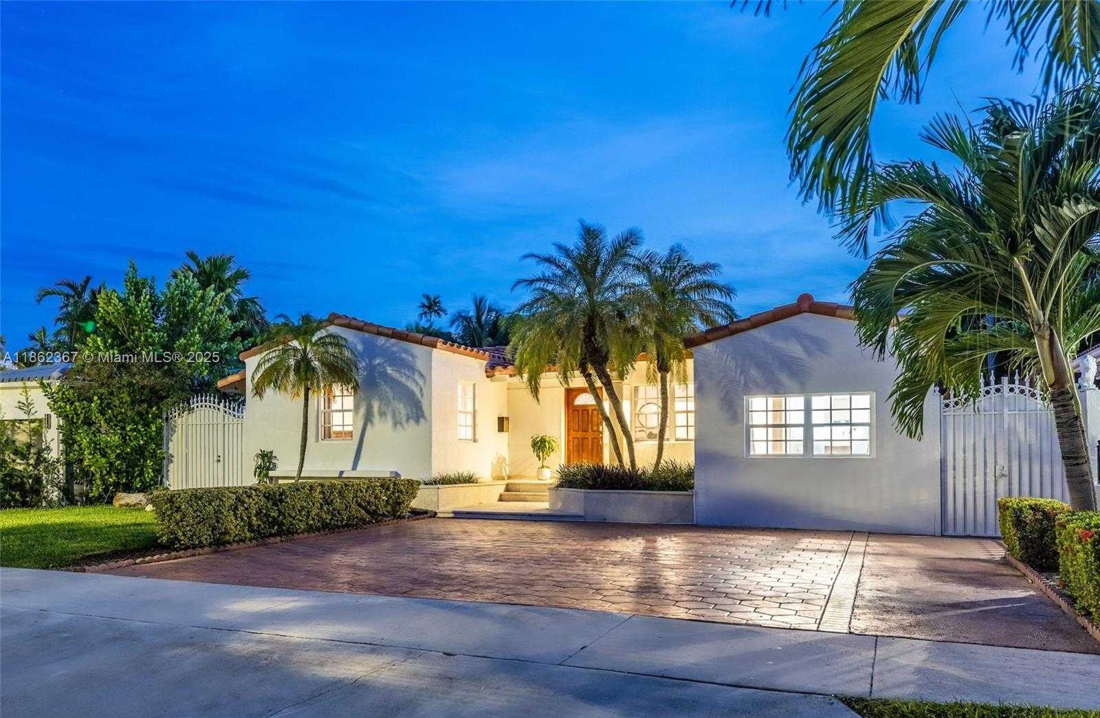 Small Image of 620 SOUTH WEST 22ND RD, Miami Number 31