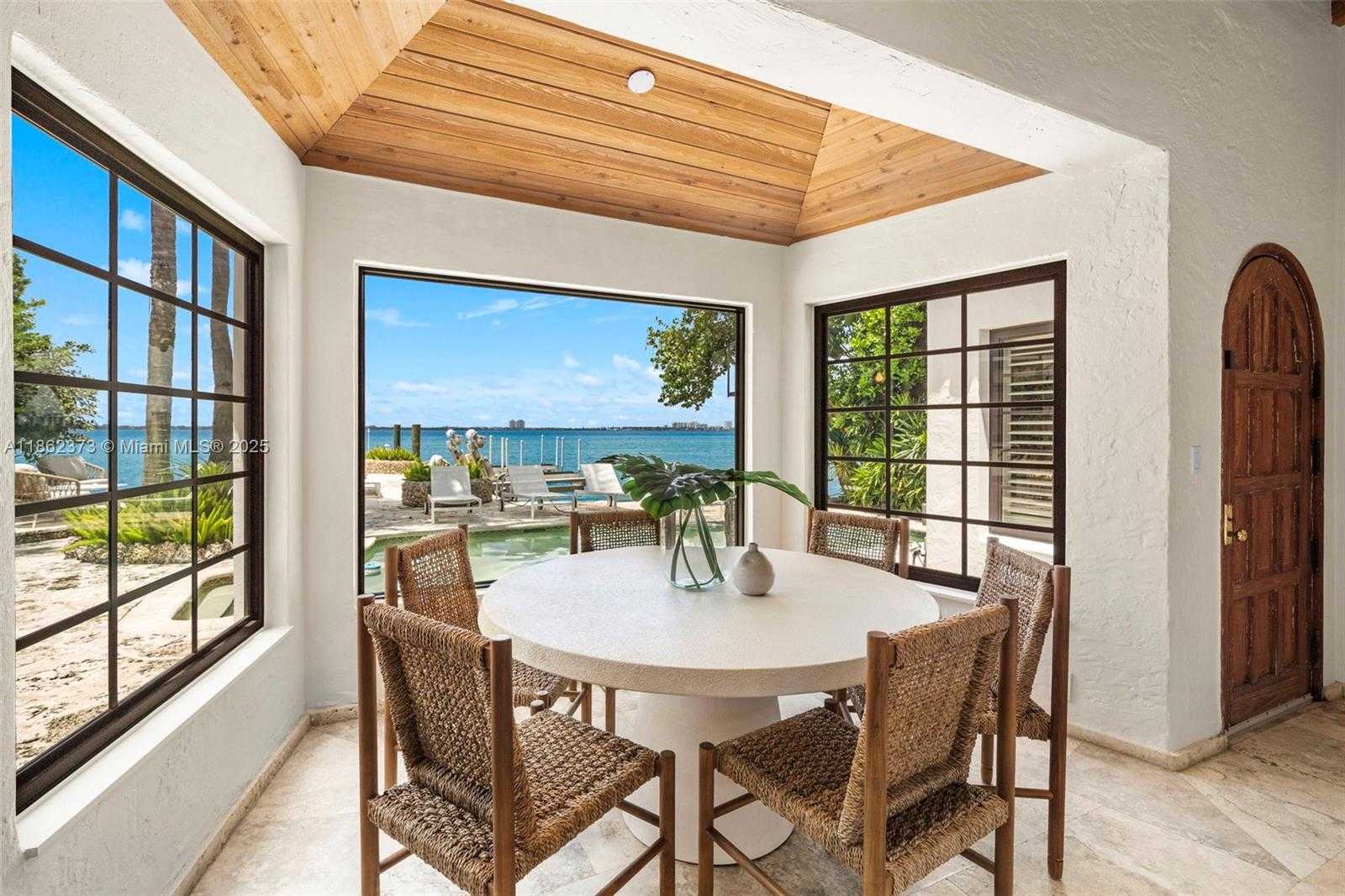Small Image of 4640 NORTH BAY RD, Miami Beach Number 12