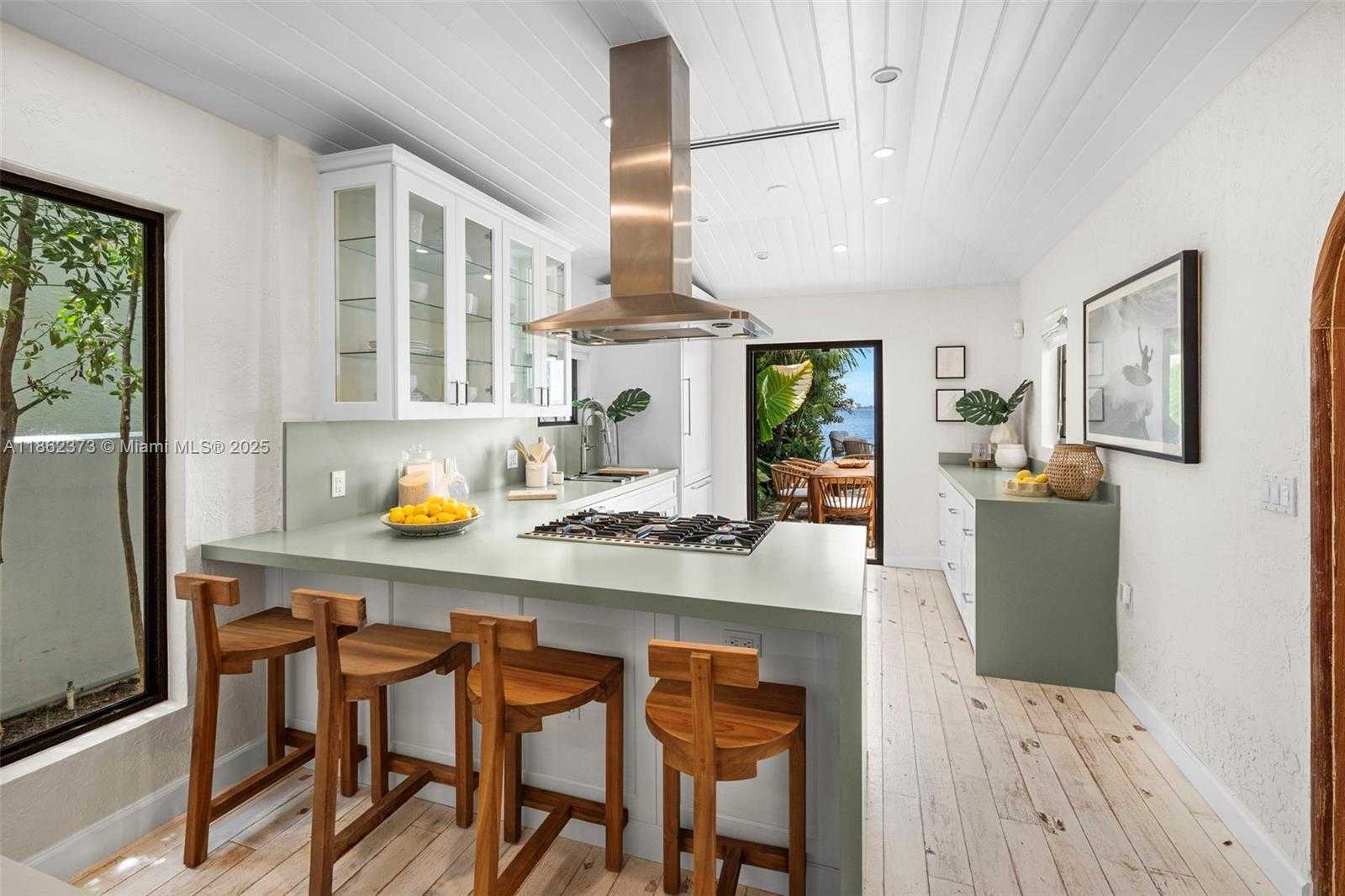 Small Image of 4640 NORTH BAY RD, Miami Beach Number 16