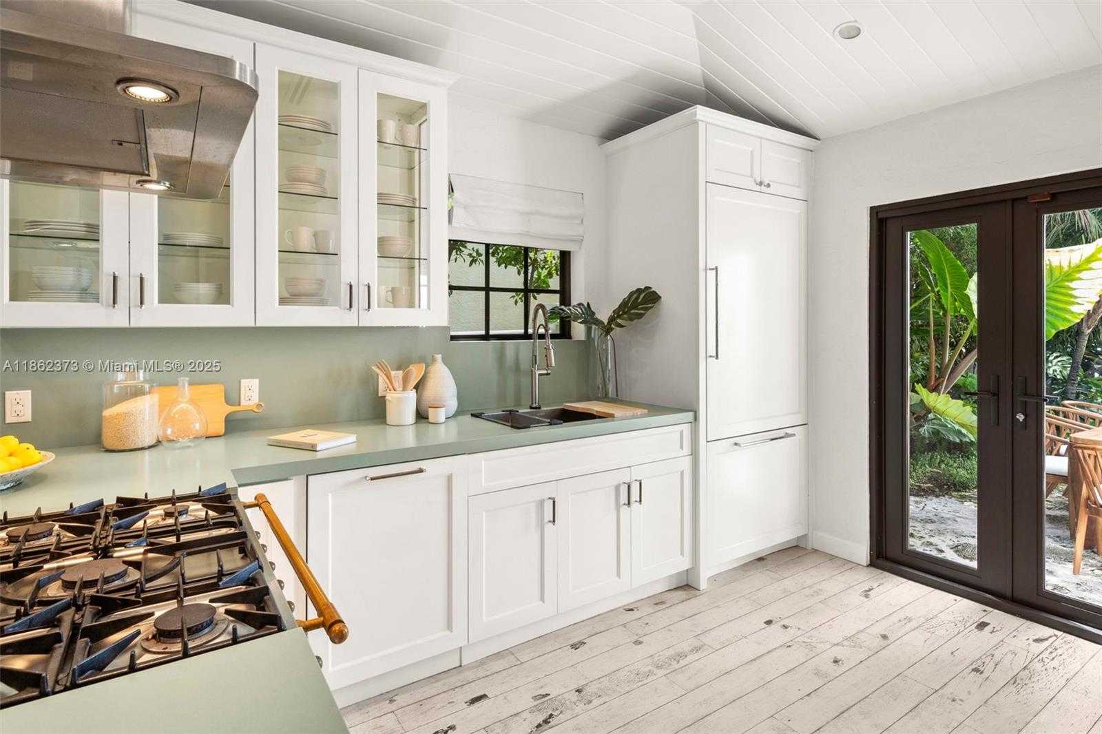 Small Image of 4640 NORTH BAY RD, Miami Beach Number 18