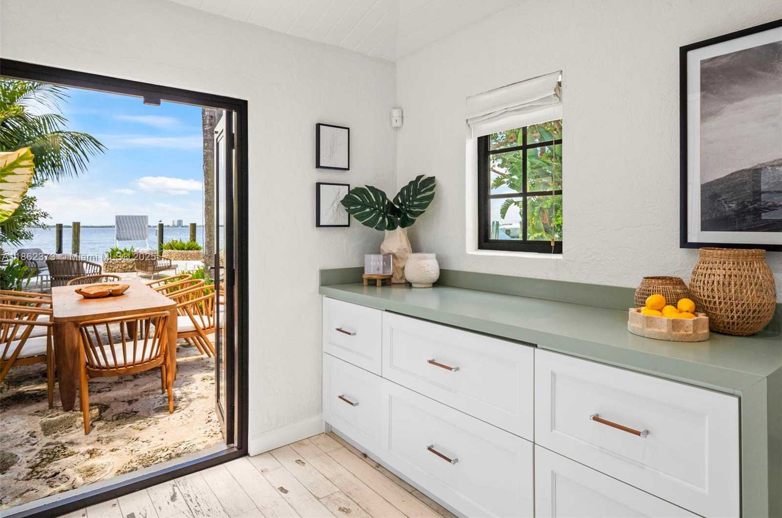Small Image of 4640 NORTH BAY RD, Miami Beach Number 19