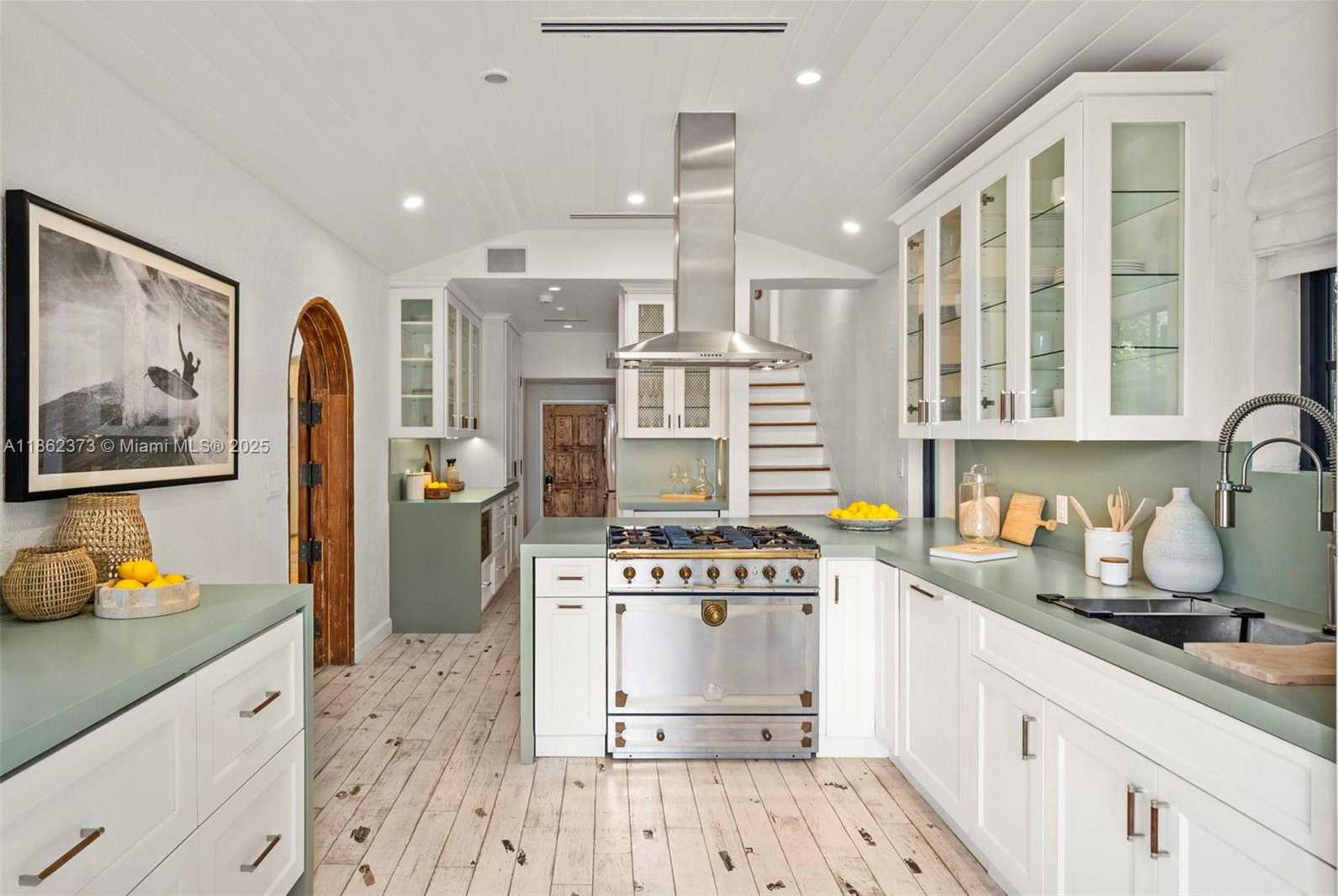 Small Image of 4640 NORTH BAY RD, Miami Beach Number 20