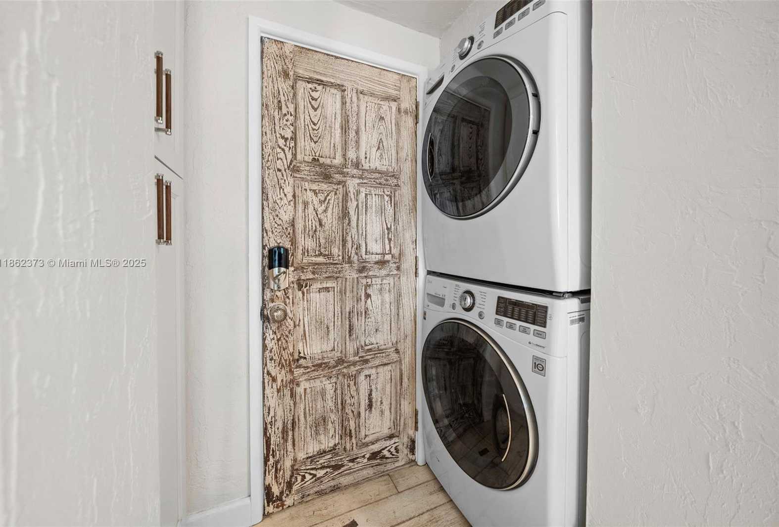 Small Image of 4640 NORTH BAY RD, Miami Beach Number 21