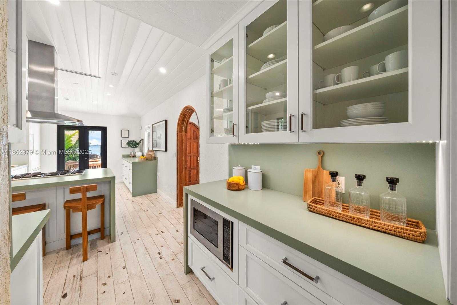 Small Image of 4640 NORTH BAY RD, Miami Beach Number 22