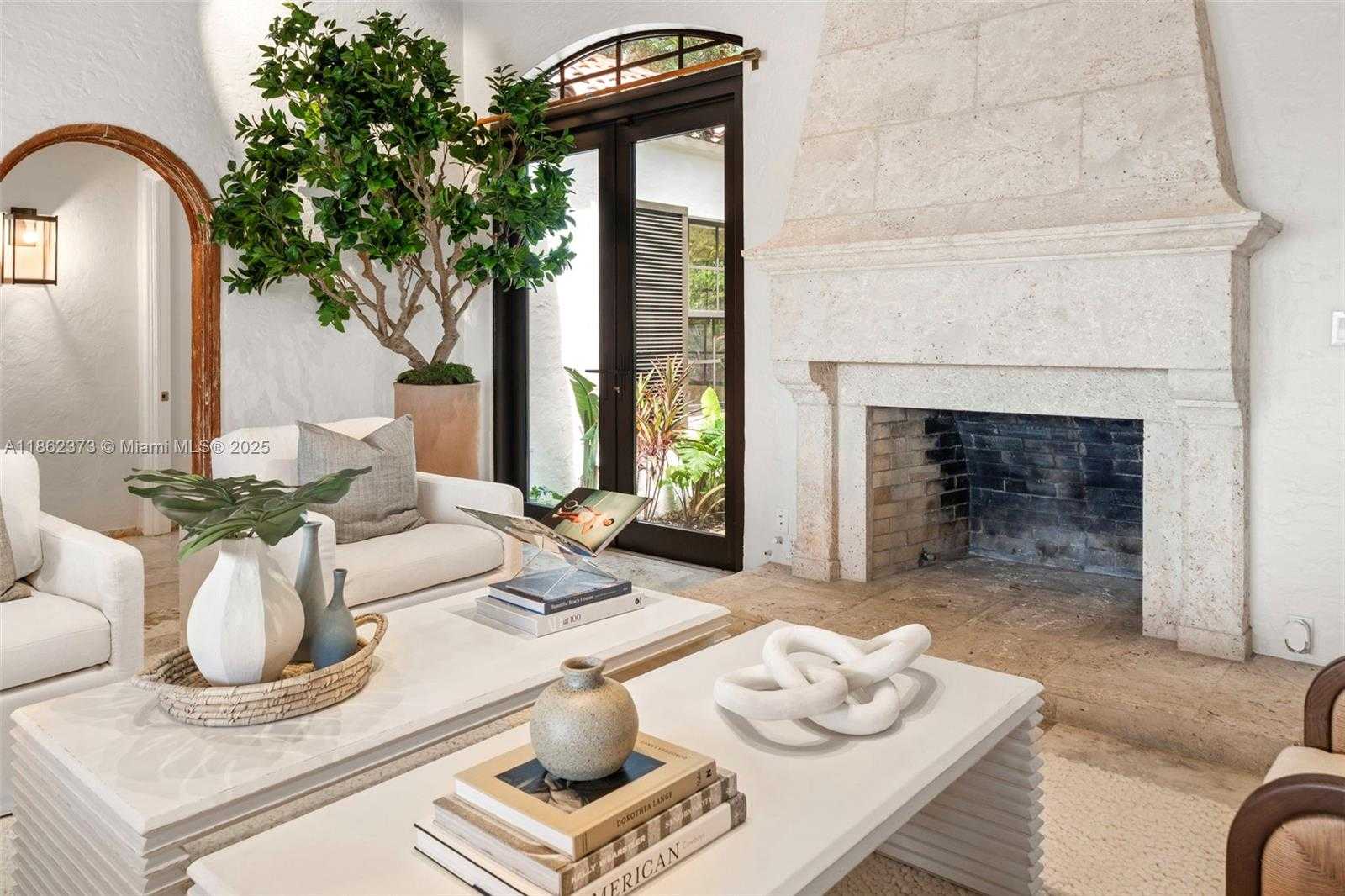 Small Image of 4640 NORTH BAY RD, Miami Beach Number 25