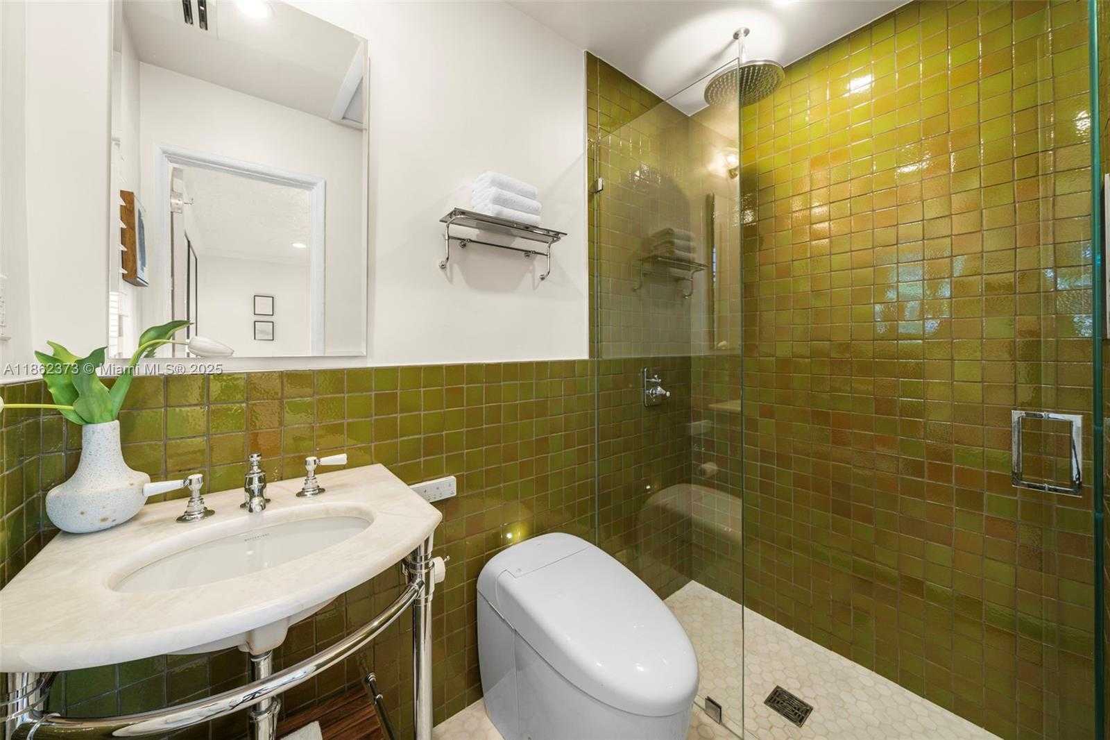 Small Image of 4640 NORTH BAY RD, Miami Beach Number 27