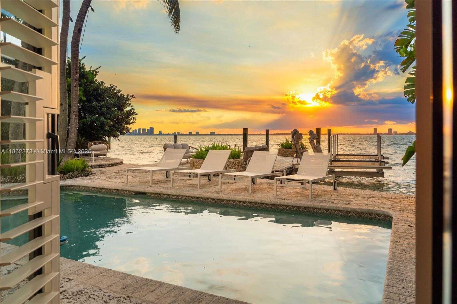 Small Image of 4640 NORTH BAY RD, Miami Beach Number 30