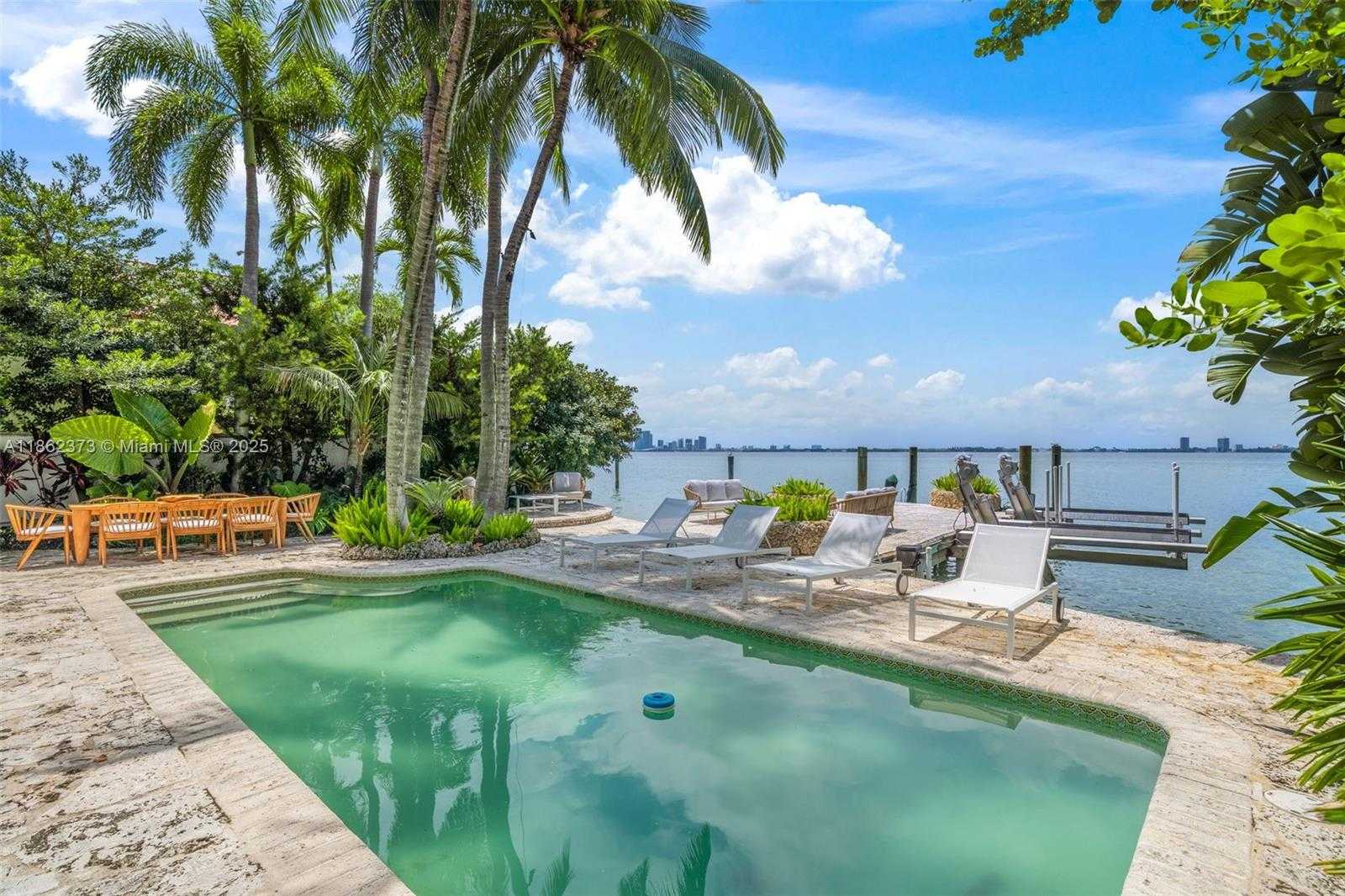 Small Image of 4640 NORTH BAY RD, Miami Beach Number 31