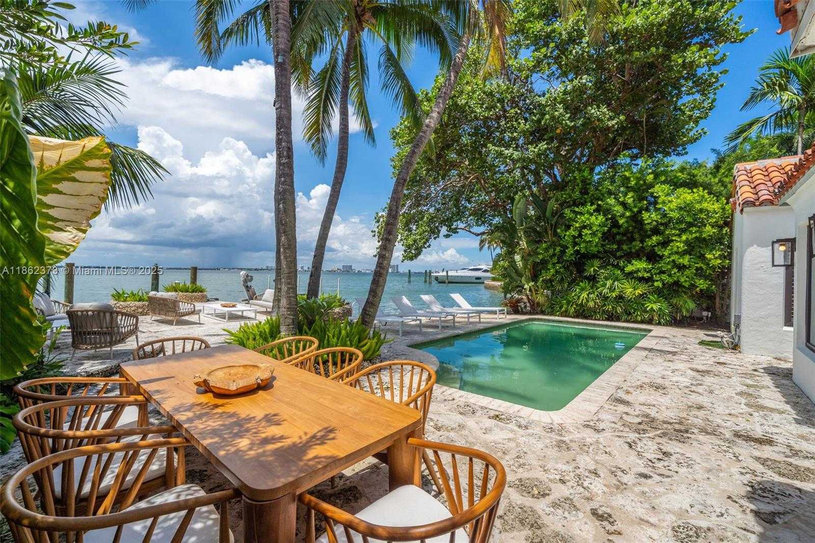 Small Image of 4640 NORTH BAY RD, Miami Beach Number 32