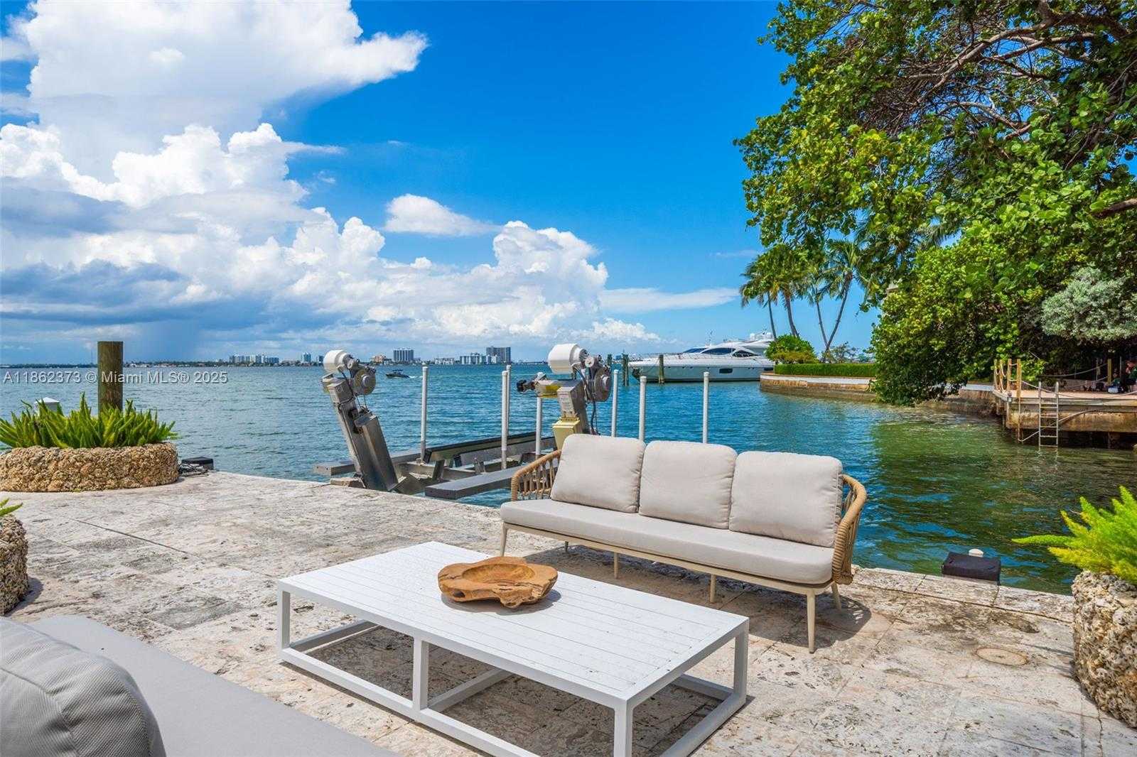 Small Image of 4640 NORTH BAY RD, Miami Beach Number 35