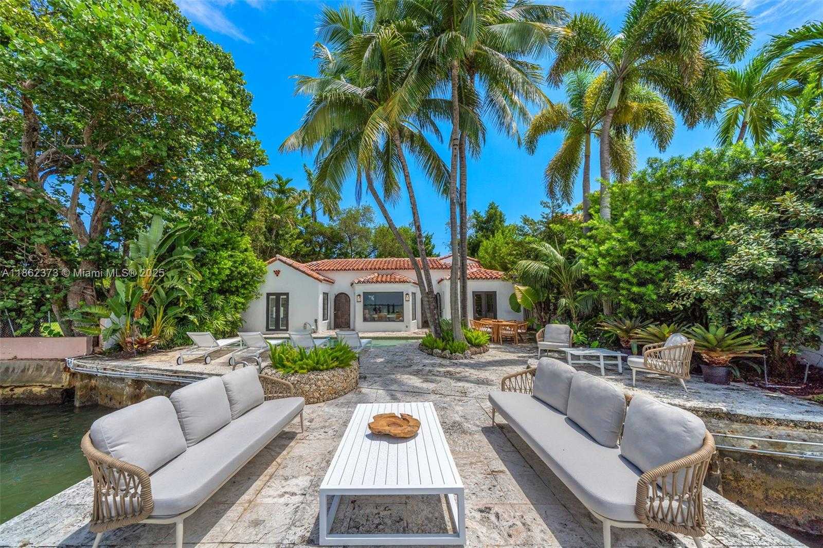 Small Image of 4640 NORTH BAY RD, Miami Beach Number 36