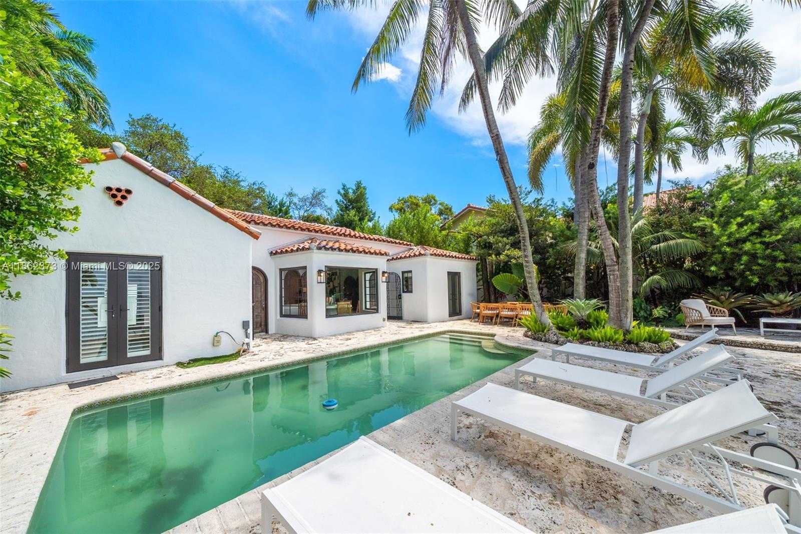 Small Image of 4640 NORTH BAY RD, Miami Beach Number 37