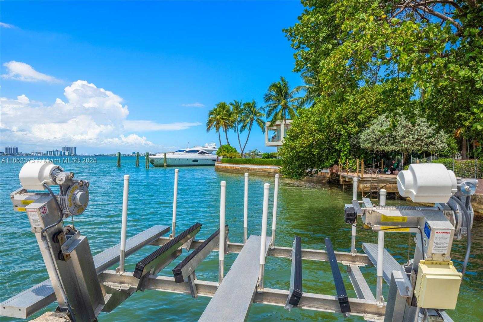 Small Image of 4640 NORTH BAY RD, Miami Beach Number 38