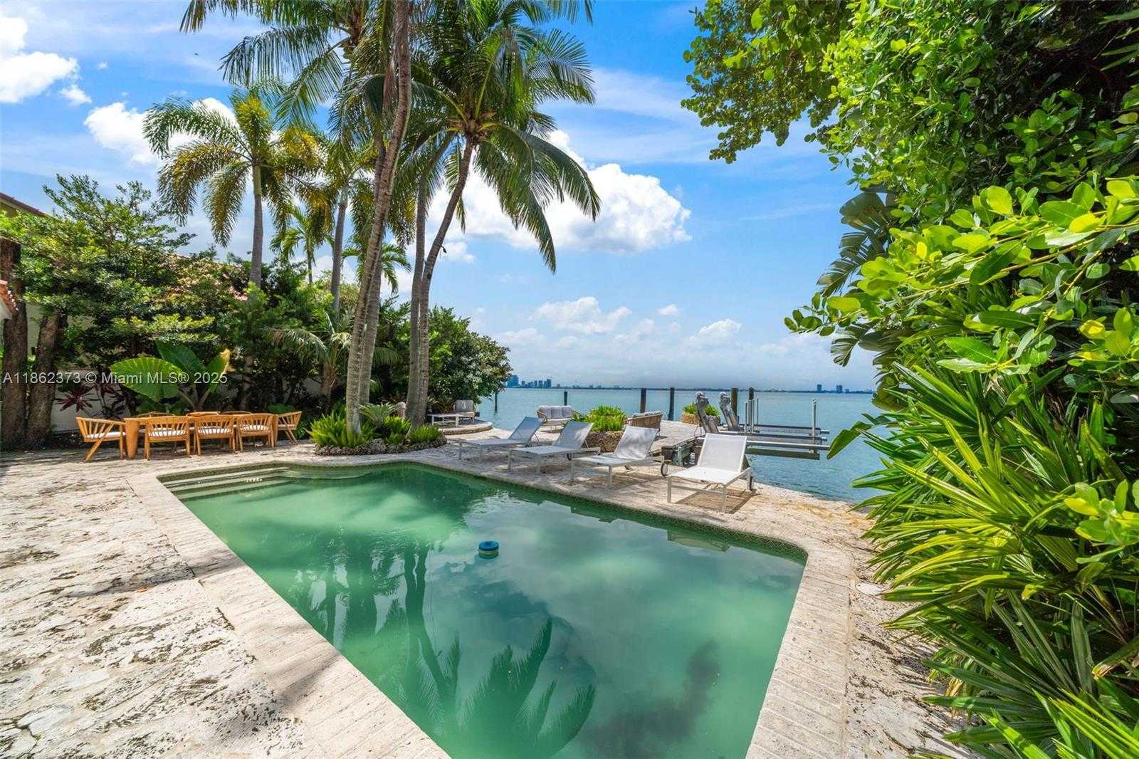 Small Image of 4640 NORTH BAY RD, Miami Beach Number 39