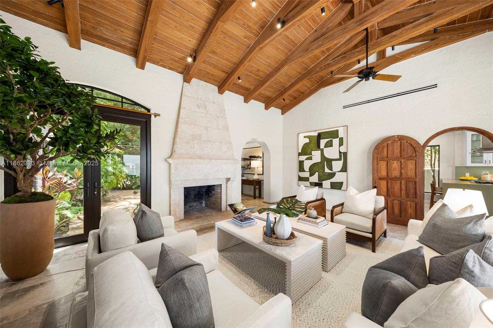 Small Image of 4640 NORTH BAY RD, Miami Beach Number 4