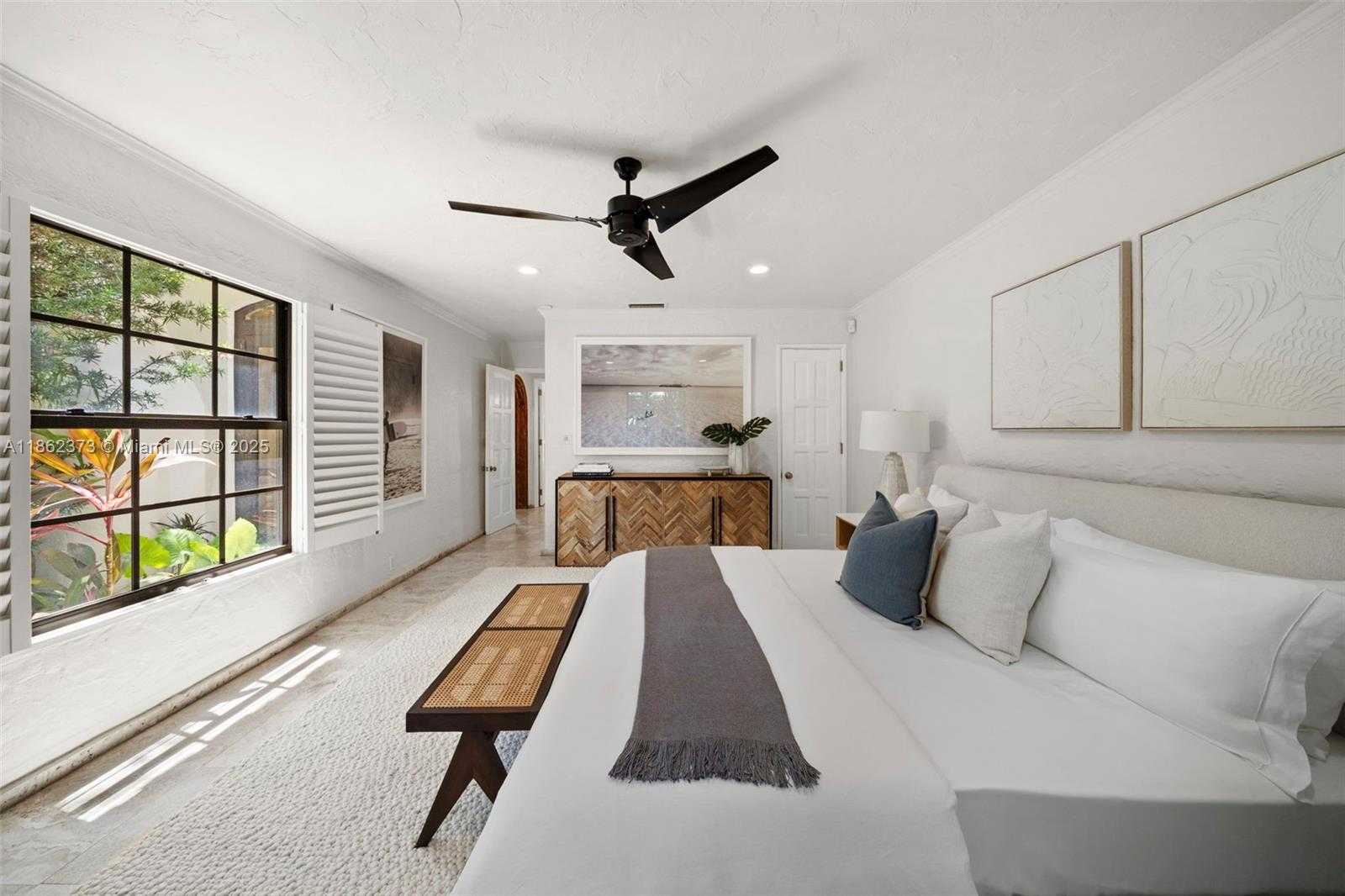 Small Image of 4640 NORTH BAY RD, Miami Beach Number 42