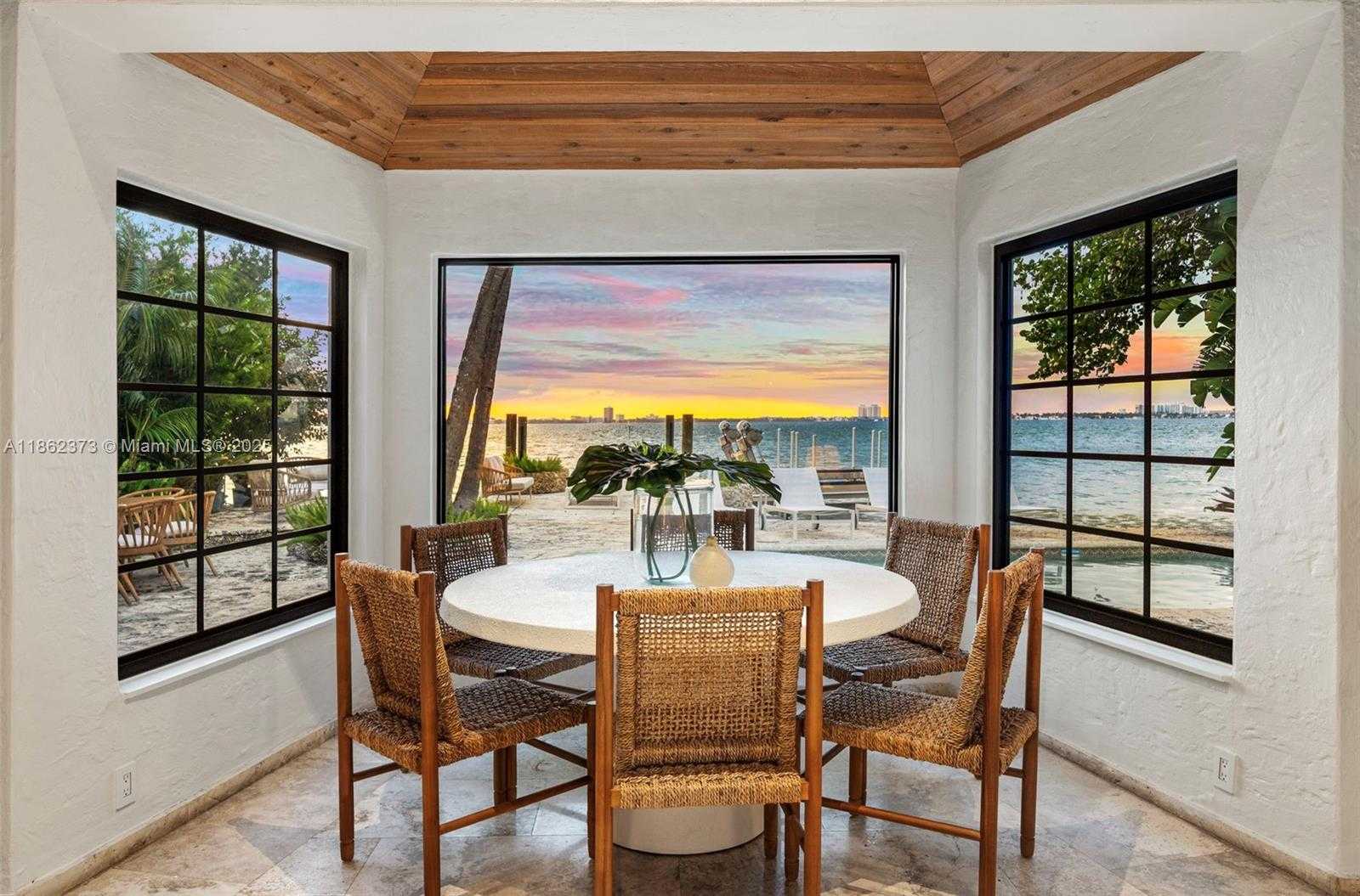 Small Image of 4640 NORTH BAY RD, Miami Beach Number 45