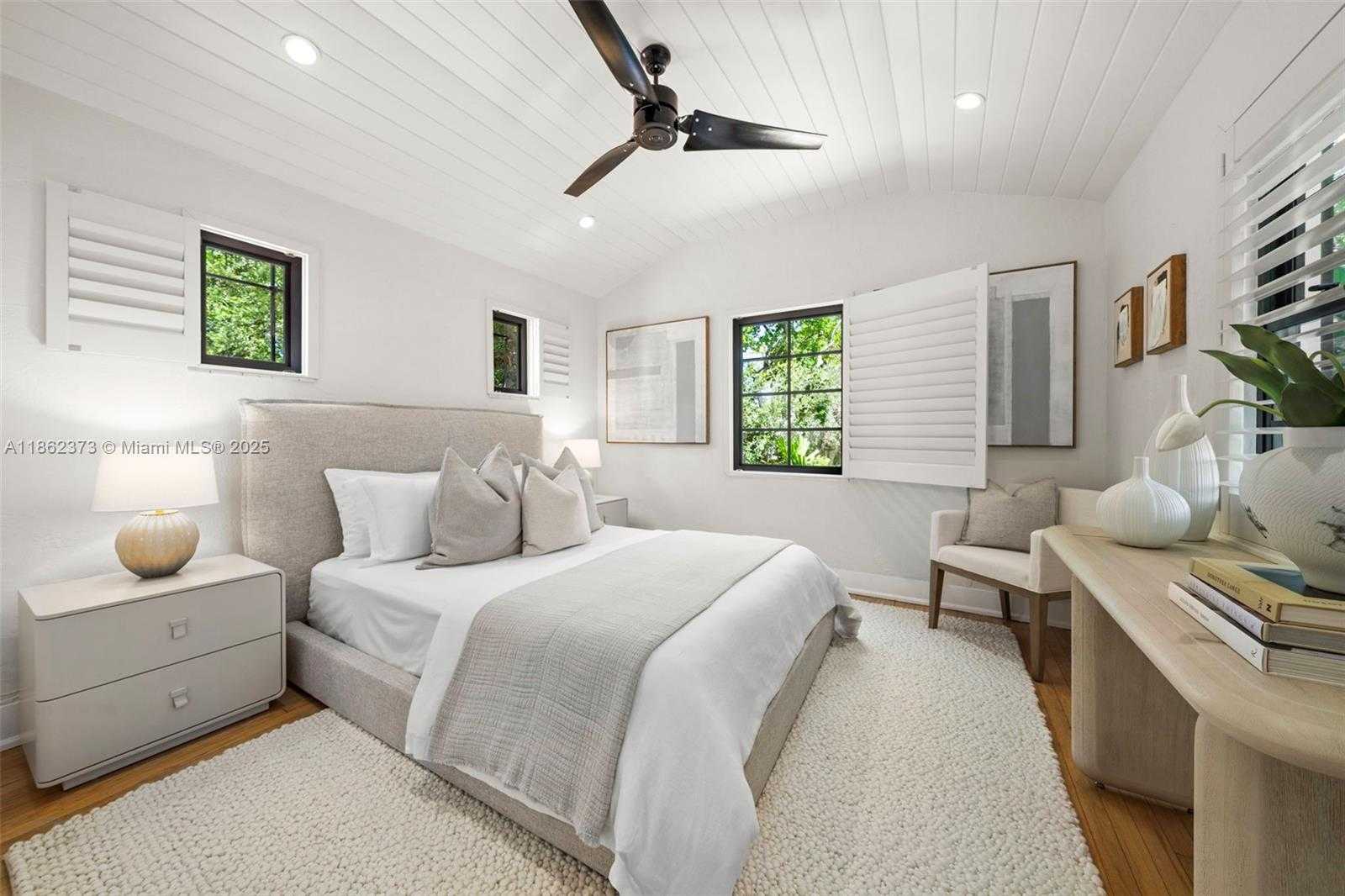 Small Image of 4640 NORTH BAY RD, Miami Beach Number 47