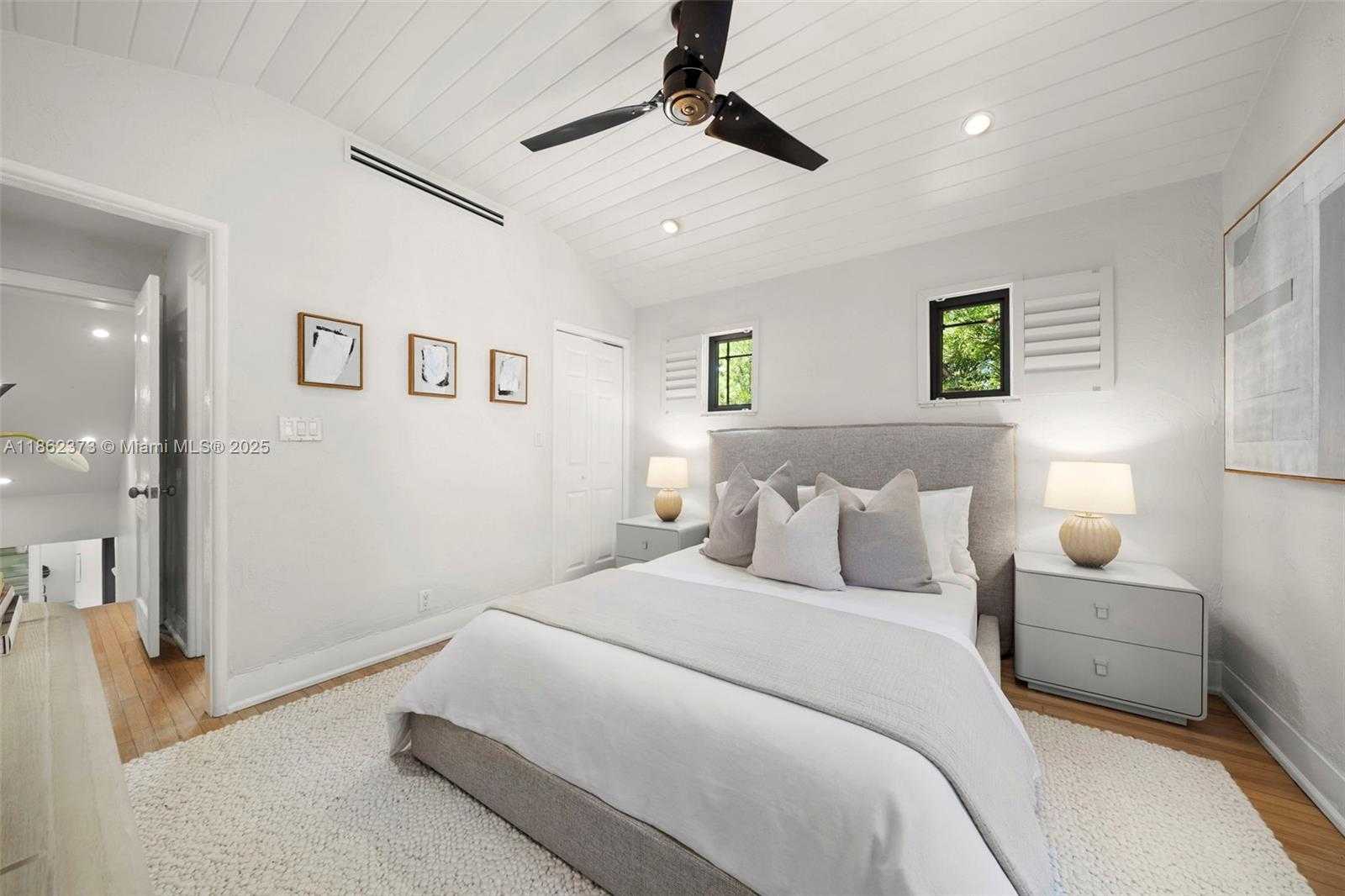 Small Image of 4640 NORTH BAY RD, Miami Beach Number 49